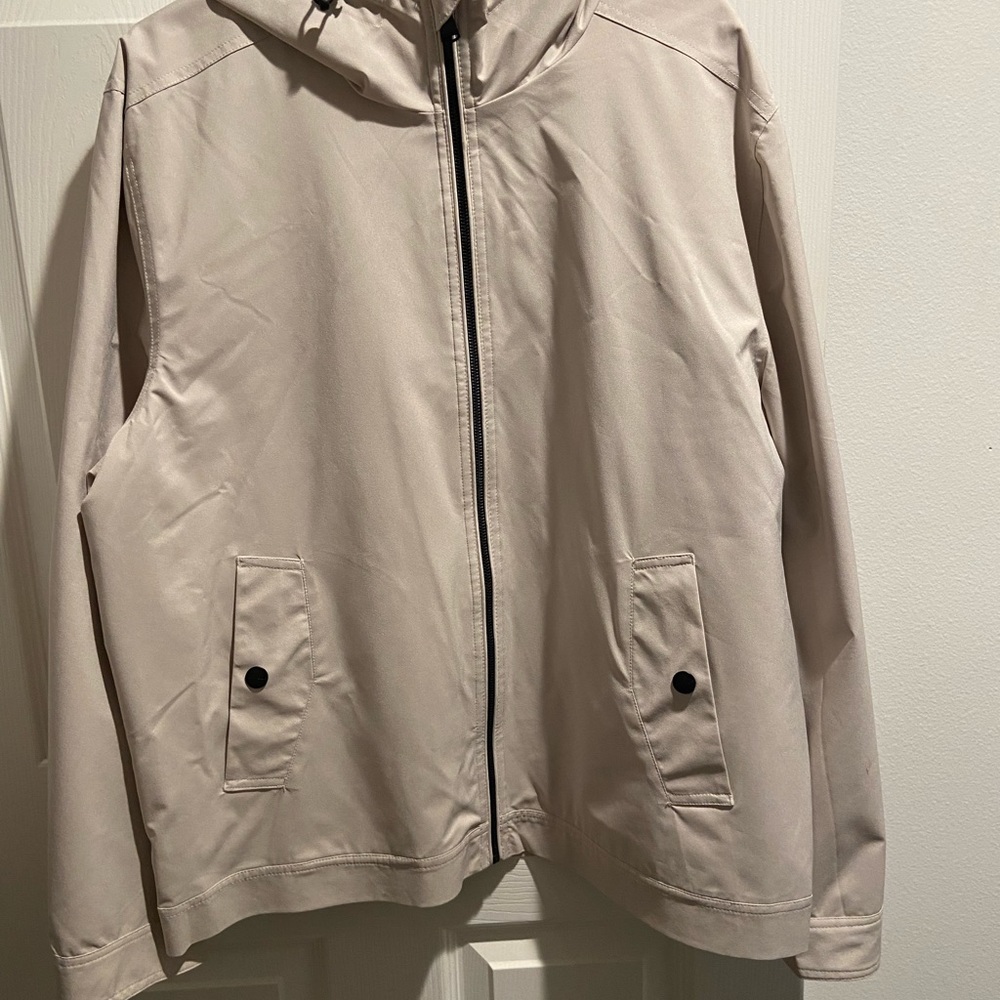 Perry Ellis Large windbreaker worn once. Great quality.